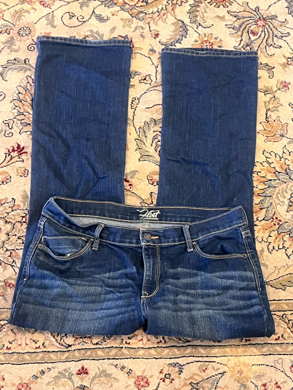 Ladies size 10 short- Old navy flirt jeans